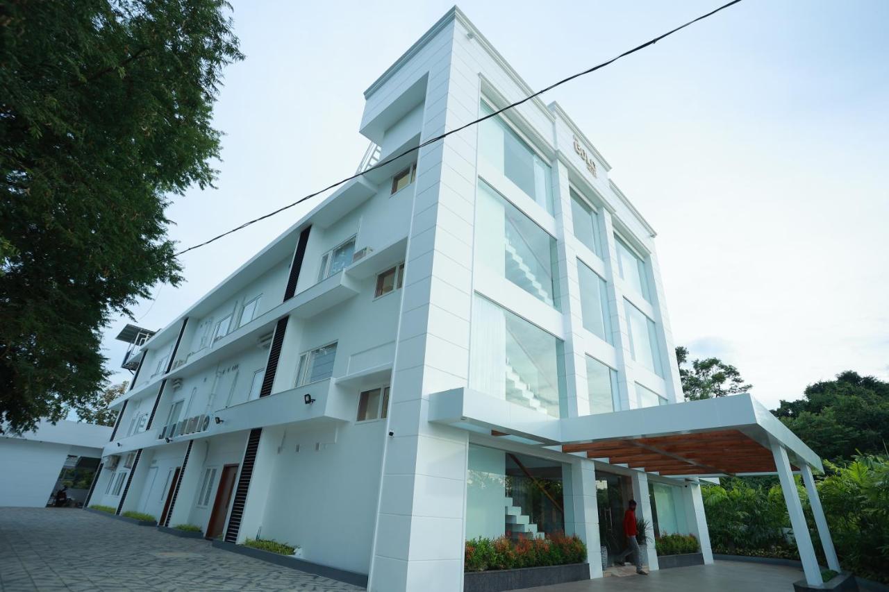 The Gold Hotel Palakkad Dış mekan fotoğraf